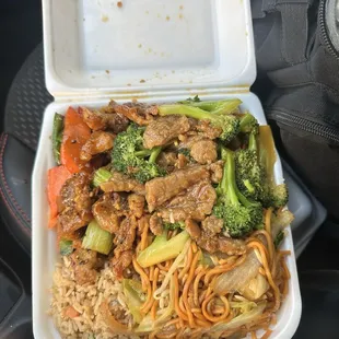 Combo plate with 1/2 fried rice 1/2 chowmein.. with beef&amp;broccoli and black pepper chicken