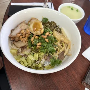 Ultimate Guilin Rice Noodle, Soup on side