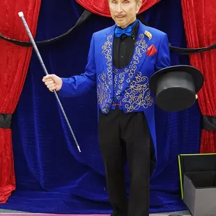 Magician at the Birthday party