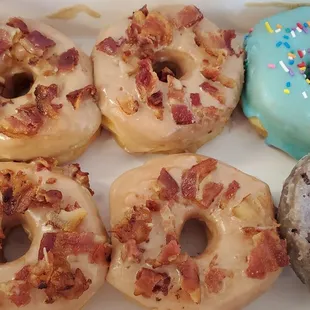 MAPLE BACON DONUTS!!!!!!