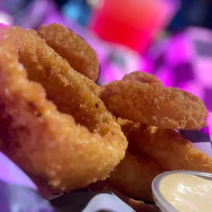 onion rings and dip