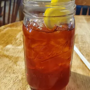 Great sweet tea served here in a mason jar.