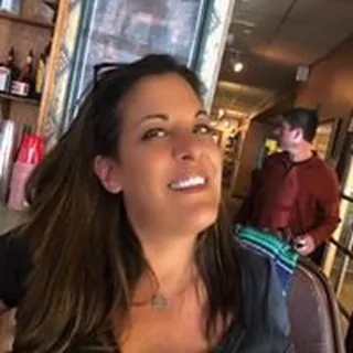 Kim R.
