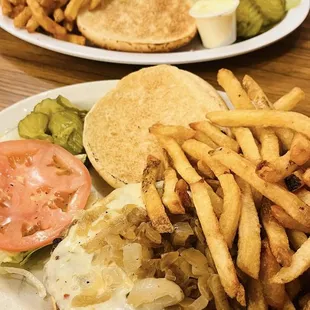 Turkey burger with fries Hamburger deluxe with fried