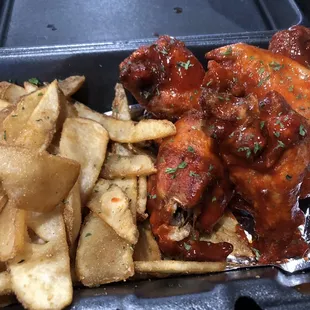Buffalo wings with fries (thin cut fries)