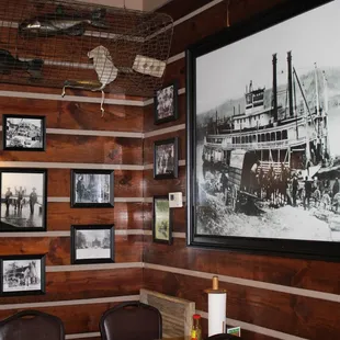 Wonderful decor with the old photographs of the Pickwick area