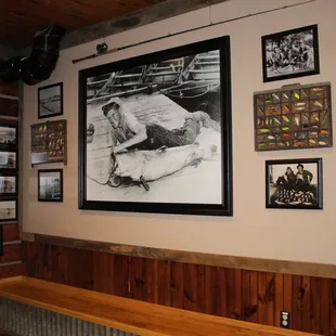 Wonderful decor with the old photographs of the Pickwick area