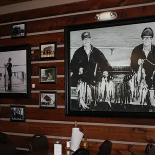 Wonderful decor with the old photographs of the Pickwick area