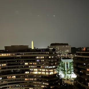 the washington monument at night