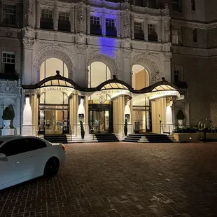 Entrance of the Mark Hopkins hotel