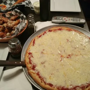 Extra cheese and hot garlic parm wings in the back. And they let us have control of the remote lol.