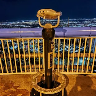 Nov 2022: Viewer on the outside observation deck (Floor 109)