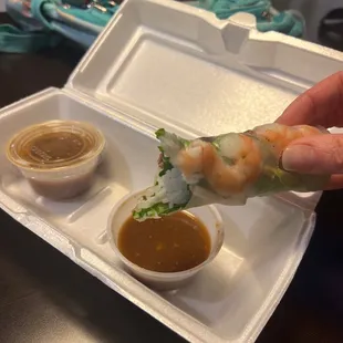 Spring roll and peanut sauce