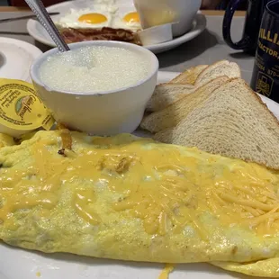 Veggie Omelet, Grits and Toast