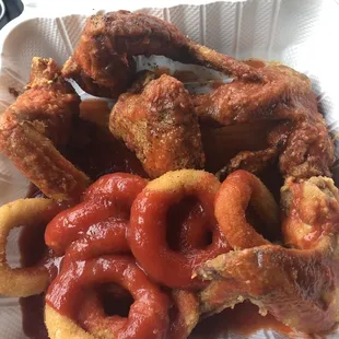 5 wings w/ onion rings .