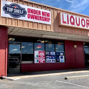 the outside of a liquor store