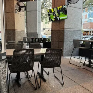 the outside of a restaurant