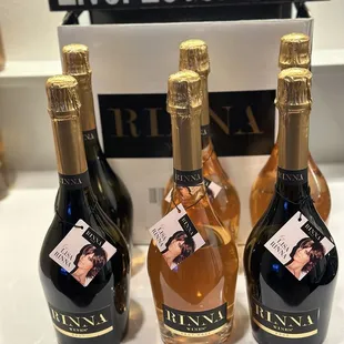 Brut Wine &amp; Champagne wines by Real Housewives of Beverly Hills : Lisa Rinna! Why buy the bottle, When you can buy the case ? ‍