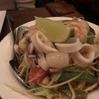 Papaya Salad with Seafood