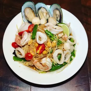 Mango Salad with mixed seafood