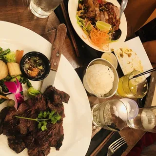 5-Spiced Grilled skirt steak with thai herb gravy sauce(16 oZ.)