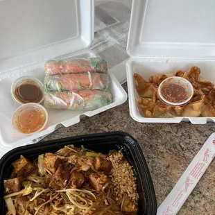 Pad Thai Dinner, Fresh Spring Roll, Crab Rangoon