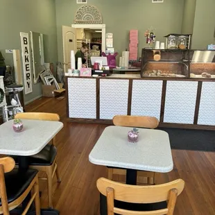 Indoor seating and check out counter.  Can use Apple Pay.