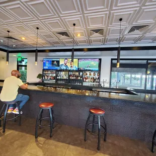 Full bar with wine, beer, and alcohol.