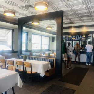 Order window. Couldn't tell who was waiting on what