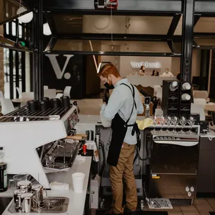 a bari preparing coffee