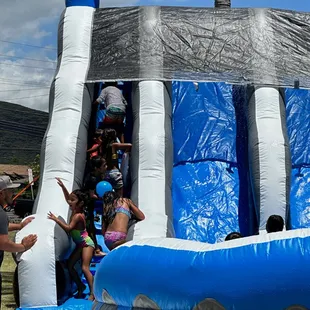 Keiki having a blast!