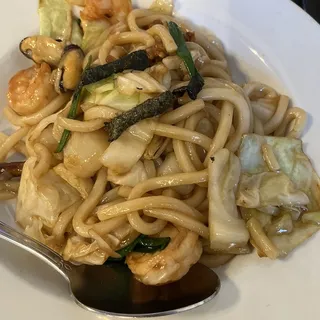 SU1. Seafood Yaki Udon