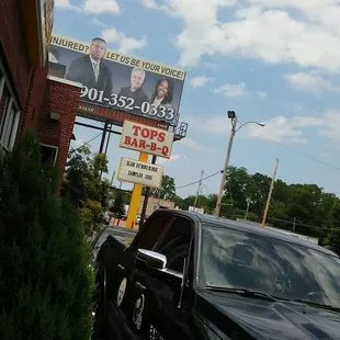 ows a car parked in front of a bar - b - q