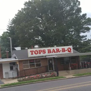 Already open and smokin' at 9 am.