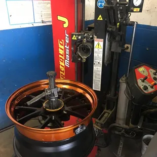 Corghi Touchless mount/dismount machine