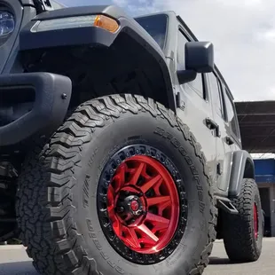 2019 Jeep Wrangler got an upgrade to some 17x9 Fuel Offroad Coverts in Candy Red