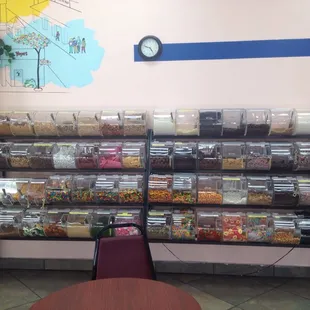 SO MANY TOPPINGS