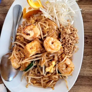 Pad Thai ,with the appropriate bean sprouts &amp; chopped peanuts.