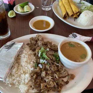 Carnitas mexicanas and chicken flautas