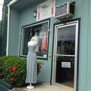 Tor boutique store entrance ~pie c.