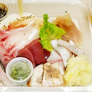 Yummy Deluxe Chirashi Don with miso soup, much preferred over regular chirashi
