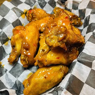 chicken wings, chicken wings and fried chicken, bbq chicken, fried chicken, chicken, fried chicken wings, poultry, bbq wings, food