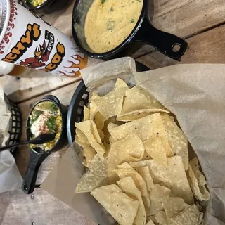 Queso & Chips - 1/2