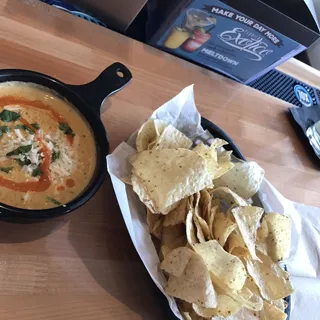 Queso & Chips