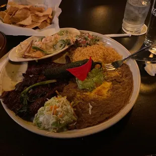 Carne asada con camarones a la crema