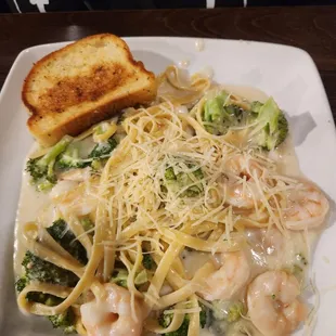 Shrimp alfredo had to pay xtra for brocoli.. odd
