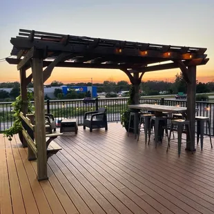 Upper deck patio