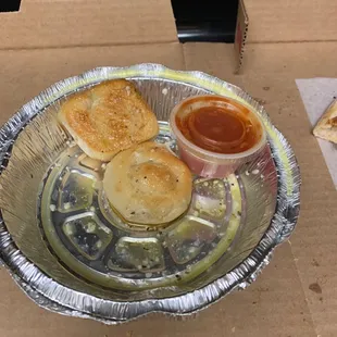 Garlic knots were tacky and seemed like they were frozen. Dry in the inside and the portion of sauce was small for the 6 of them.