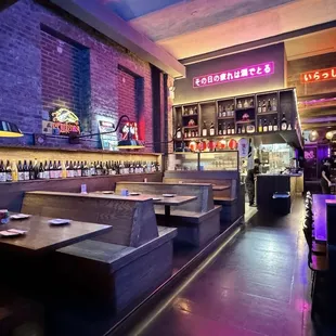 sushi and sashimi, interior