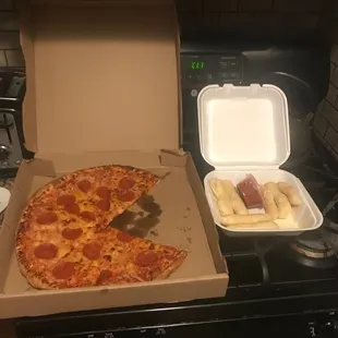 This is all that hot ate off this shitty cold pizza